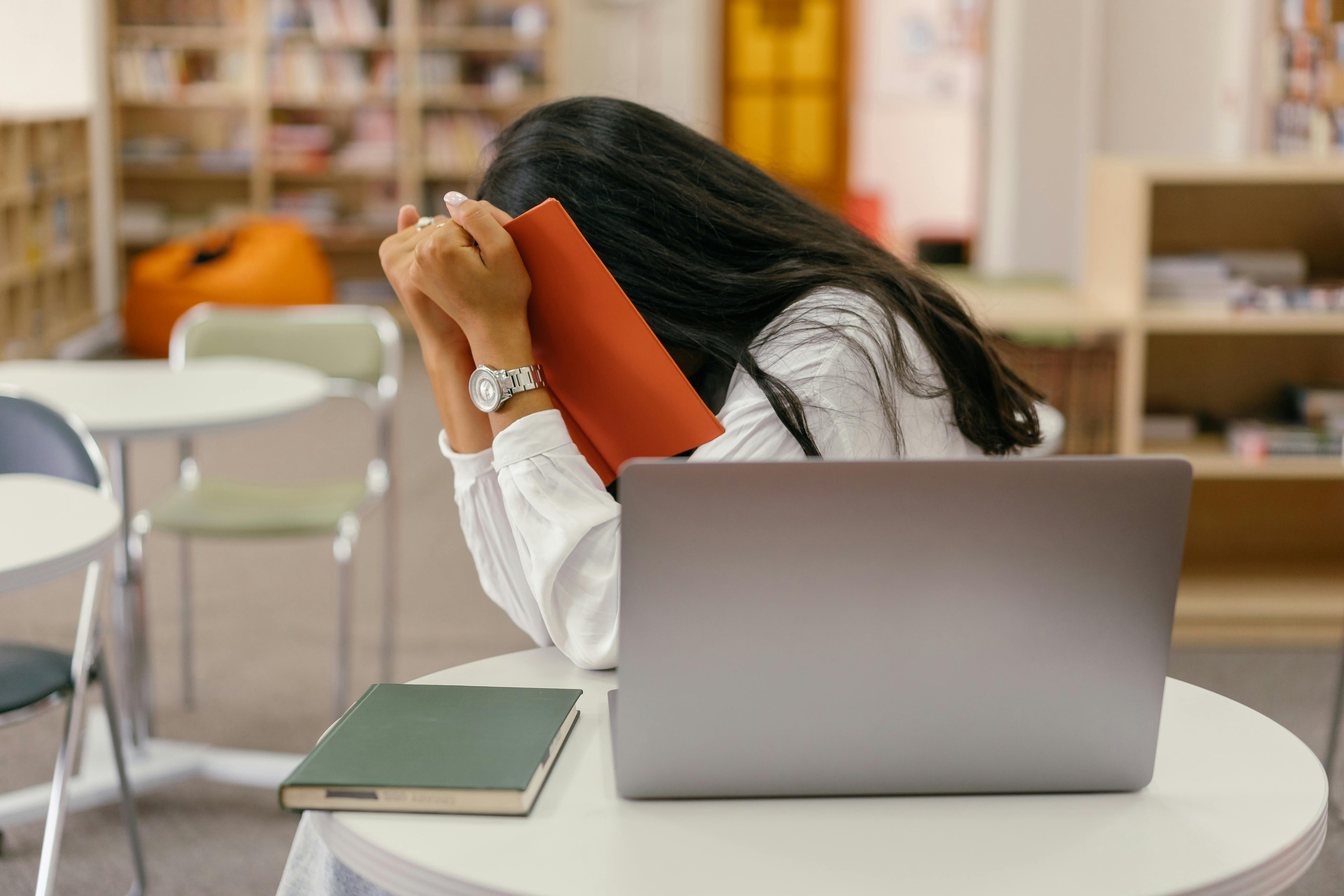 Networking for Introverts: How Digital Cards Make It Easier